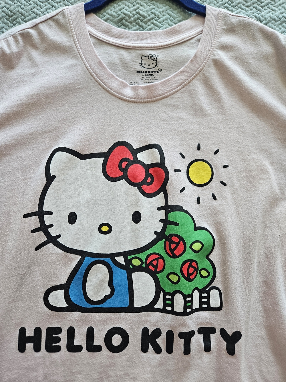 Hello Kitty Sz XXL WOMENS Pink Graphic Tee